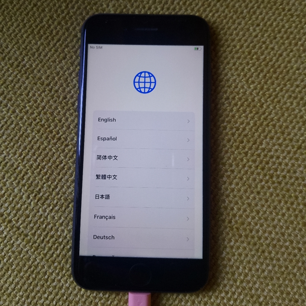 Iphone 8 - unlocked Excellent condition black